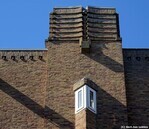Torenachtige opbouw met driehoekig trappenhuisraampje.
<br/>
Gert-Jan Lobbes, 2020